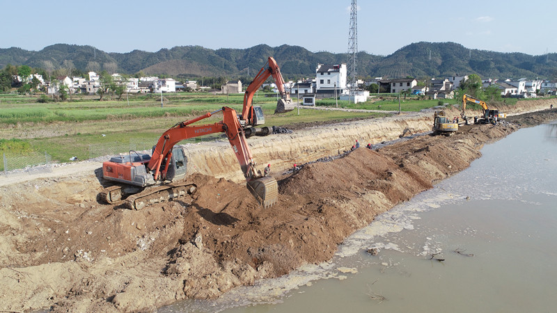 安徽黟县:抢抓有利天气 加快水利工程建设